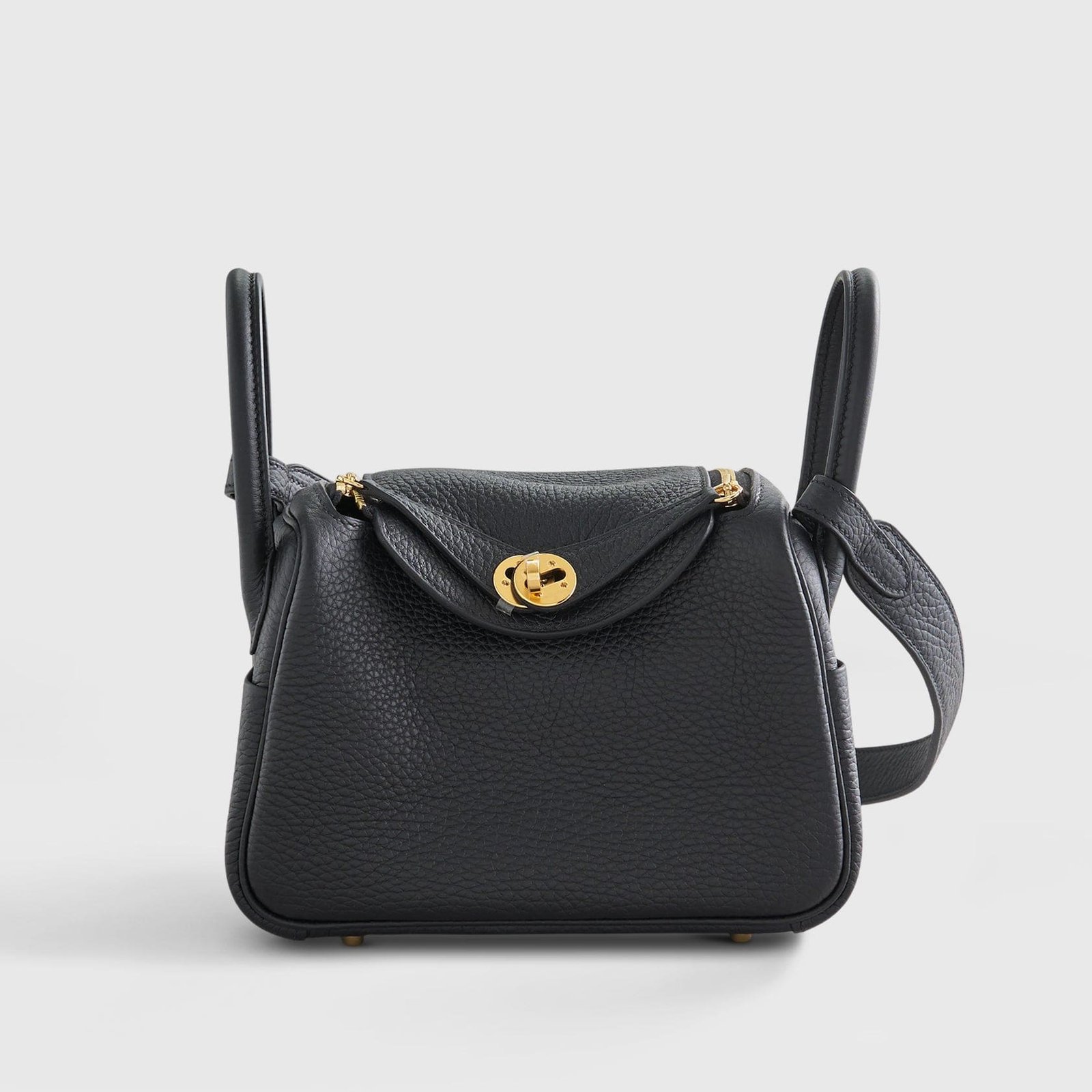 197HermesLindy20ClemenceBlackGoldHardware.jpg Hermès Lindy 20 Clemence Black Gold Hardware - Image 1