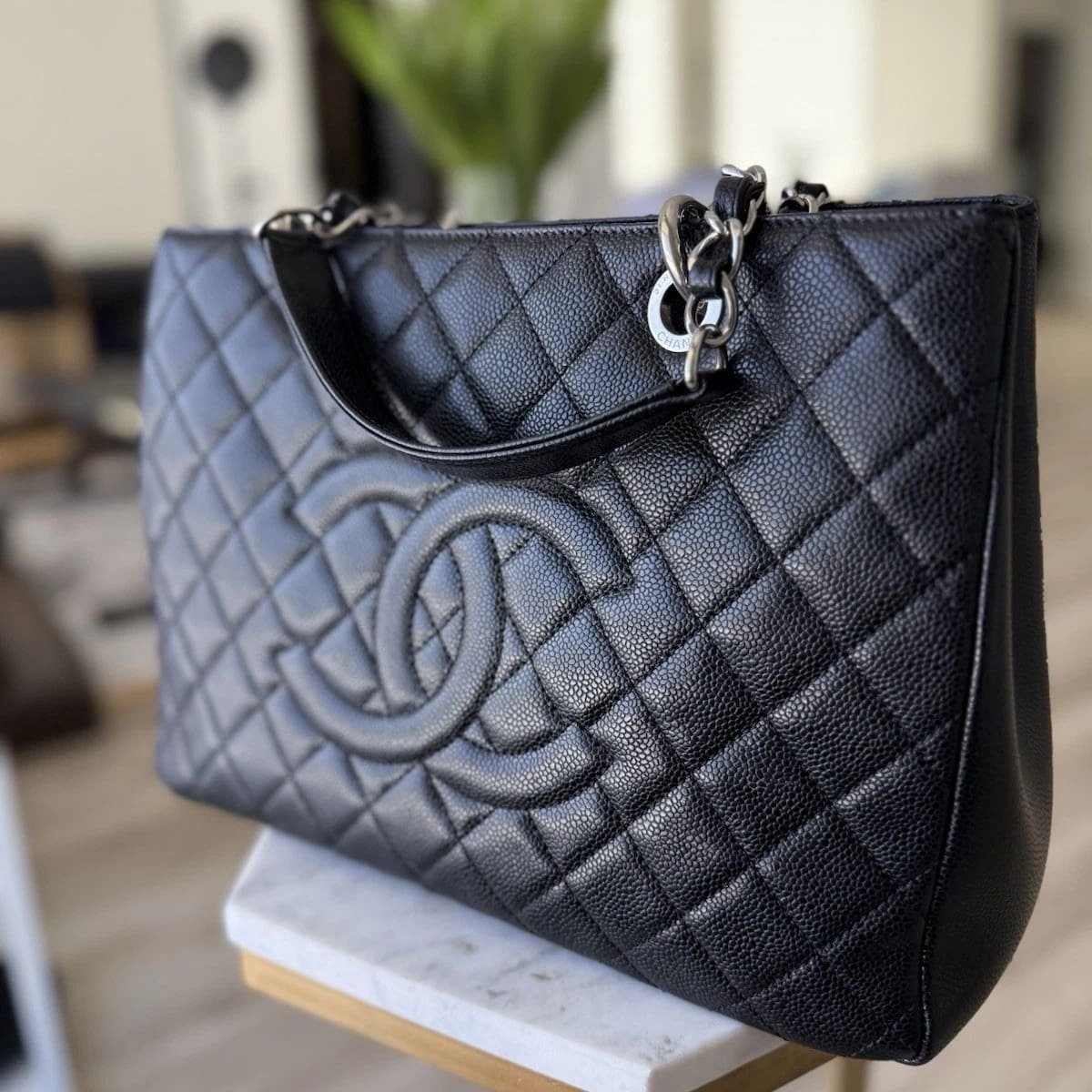 451fd6802c0f9eb0414fedd020bdf50c.jpg CHANEL Grand Shopping Tote Black Caviar Leather - Image 1