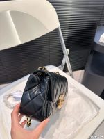 Chanel chain bag - Image 4