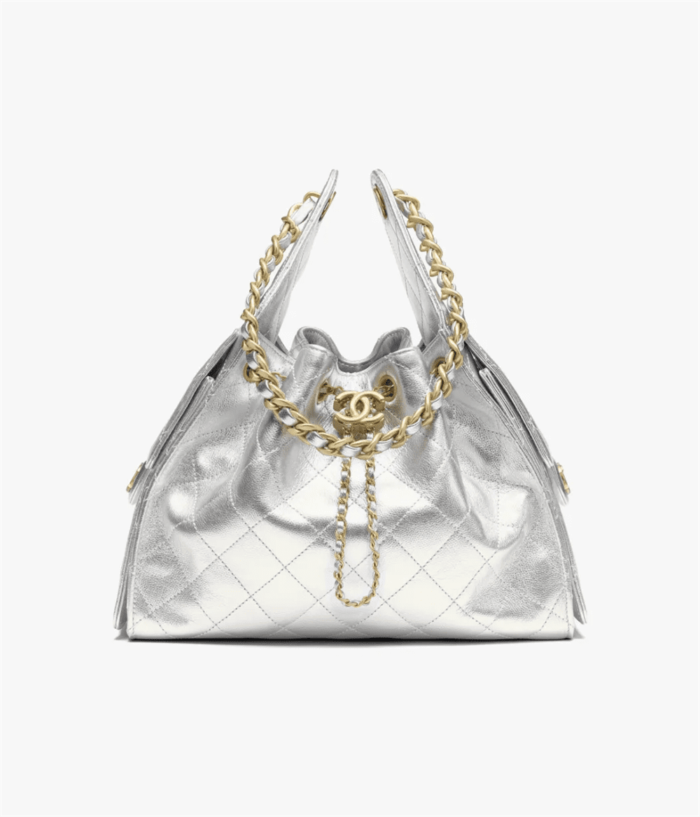 6511a48c2a91da22fc7e878e91f7adfb.png CHANEL 25 Small Handbag - Image 1