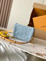 Louis Vuitton M83353 Mini Bumbag - Image 4