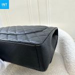 CHANEL Classic Maxi Handbag GRAINED CALFSKIN & GOLD METAL - Image 4