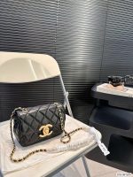 Chanel chain bag - Image 2