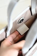 GUCCI CHILDREN’S DOG PRINT TOTE BAG - Image 9