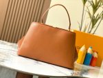 Louis Vuitton M24620 Large CAPUCINES SOUPLE BAG - Image 4