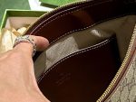 GUCCI SUPREME MESSENGER BAG - Image 9