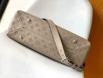 Louis Vuitton M24133 Medium HAND IT ALL - Image 5