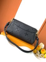 Louis Vuitton M45813 Favorite - Image 5