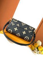 Louis Vuitton M45859 Favorite - Image 5