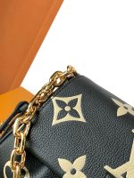 Louis Vuitton M45859 Favorite - Image 9