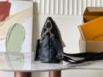 Louis Vuitton M12068 Coussin Hobo MM - Image 4