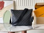 Louis Vuitton M12068 Coussin Hobo MM - Image 5