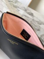Louis Vuitton M12068 Coussin Hobo MM - Image 9