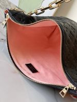 Louis Vuitton M12068 Coussin Hobo MM - Image 10