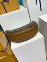 Louis Vuitton M46311 LOOP HOBO BAG - Image 4