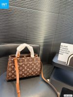 Louis Vuitton Sully PM leather handbag - Image 8