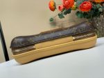 Louis Vuitton M12615 Bone Wearable Wallet - Image 9