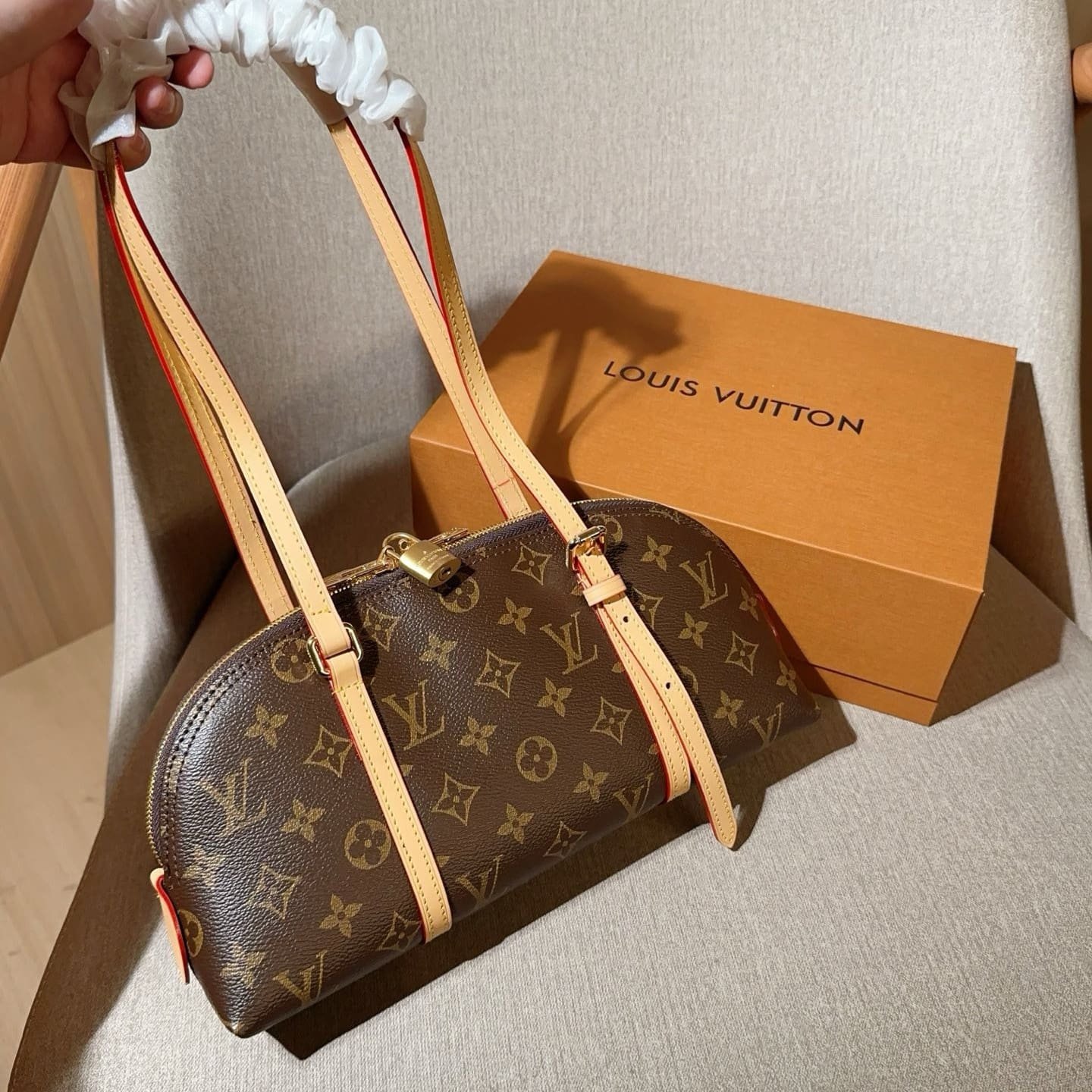 IMG_4134.jpg Louis Vuitton HangOn Bowling Shell Bag/Underarm Bag - Image 1