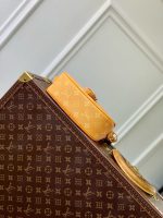 Louis Vuitton M12694 Montsouris Messenger - Image 7