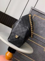 CHANEL 25 Medium Handbag - Image 3