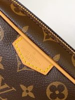Louis Vuitton M14058 Trocadéro Wearable Wallet - Image 8