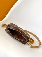 Louis Vuitton M14058 Trocadéro Wearable Wallet - Image 7