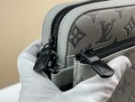 Louis Vuitton M46603 Trio Messenger - Image 9