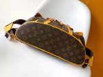 Louis Vuitton M13202 Christopher MM - Image 5