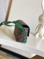 Louis Vuitton M12808 Steamer Wearable Wallet - Image 5