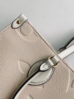 Louis Vuitton M46531 OnTheGo MM - Image 12