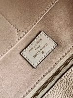 Louis Vuitton M46531 OnTheGo MM - Image 13