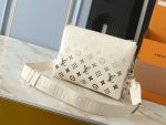 Louis Vuitton M11986 Coussin PM - Image 3