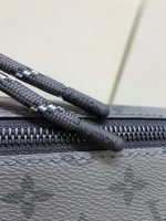 Louis Vuitton M12806 Pulse Wearable Wallet - Image 8