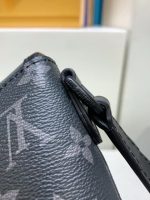 Louis Vuitton M12806 Pulse Wearable Wallet - Image 4