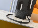 Louis Vuitton M12636 Pulse Wearable Wallet - Image 4