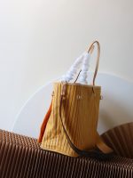 Louis Vuitton M11947 Neverfull Bandoulière Inside Out MM - Image 9
