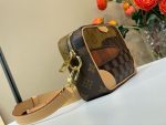 Louis Vuitton M26020 Trocadéro Wearable Wallet - Image 3