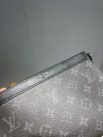 Louis Vuitton M81124 Gaston Wearable Wallet - Image 9