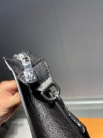 Louis Vuitton M81124 Gaston Wearable Wallet - Image 7