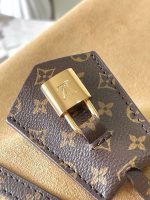 Louis Vuitton M26358 Express MM - Image 9