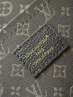 Louis Vuitton M26358 Express MM - Image 11