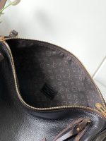 Louis Vuitton M26359 Express MM - Image 9