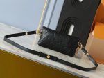 Louis Vuitton M83359 Pochette Coussin - Image 3