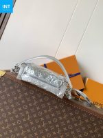 Louis Vuitton M26223 Side Trunk MM - Image 8