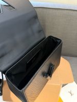 Louis Vuitton M25325 Twist MM - Image 9