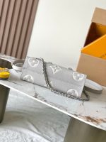 Louis Vuitton M14213 OnTheGo East West - Image 8