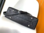 Louis Vuitton M24132 Medium HAND IT ALL - Image 5