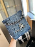 CHANEL 22 mini handbag - Image 2