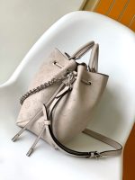 Louis Vuitton M59201 Bella Tote - Image 4