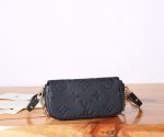 Louis Vuitton M82154 WALLET ON CHAIN ​​IVY handbag - Image 4